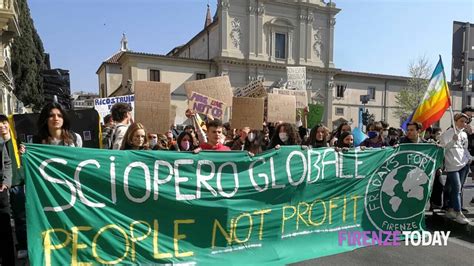 Manifestazione A Firenze Sciopero Per Il Clima Dei Friday For Future