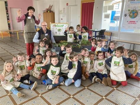 Angers Commerce Hortelli Jardine Avec Les Coliers De Sainte