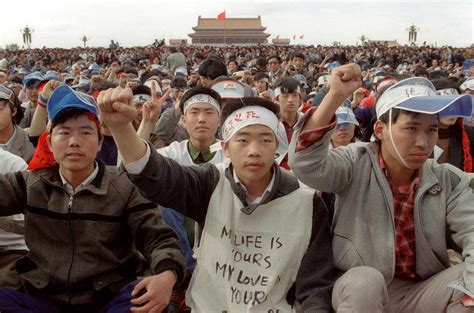 Protests at the Tiananmen Square on May 18, 1988 | 1989 Tiananmen ...