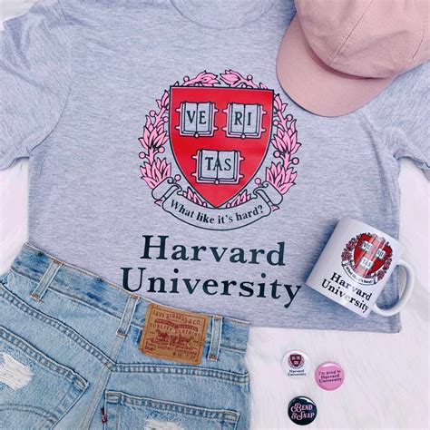 Harvard University T-Shirt - Nowstalgia