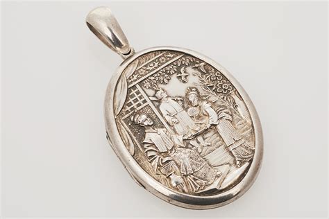 Silver Victorian Locket - Shapiro Auctioneers