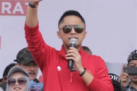 Gagal Ke Senayan Hengki Kurniawan Ditaklukkan Denny Cagur Di Kandang