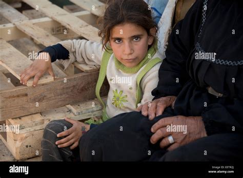 Refugee Girl Hi Res Stock Photography And Images Alamy