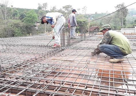 Perbandingan Konstruksi Plat Lantai Sistem Double Wire Mesh Dengan Half