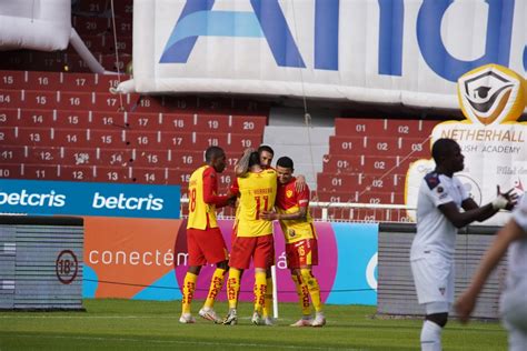 Advers Rio Do Athletico Aucas Emenda Quatro Vit Rias Seguidas Mas