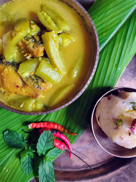 Tangy Fish Curry With Ridge Gourd Masor Jika Tenga