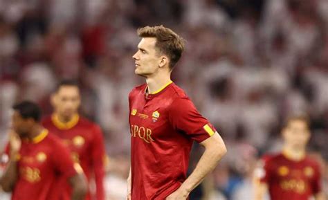 Roma Siparietto Tra Llorente E De Rossi Quanto Manca Pensa A