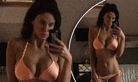 Vicky Pattison Flaunst Figure In Instagram Bikini Snap Daily Mail Online
