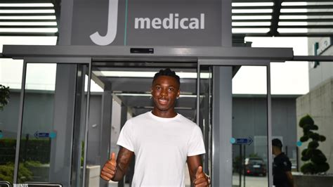 Kean Acclamato Al Jmedical Per Lui Anche Un Coro A Tema Mercato Video