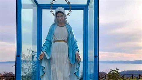 La Madonna Di Trevignano Piange Lacrime Di Maiale L Accusa E L