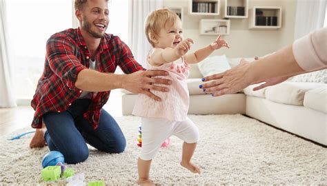 Primeros pasos del bebé todo lo increíble del momento Hablemos de