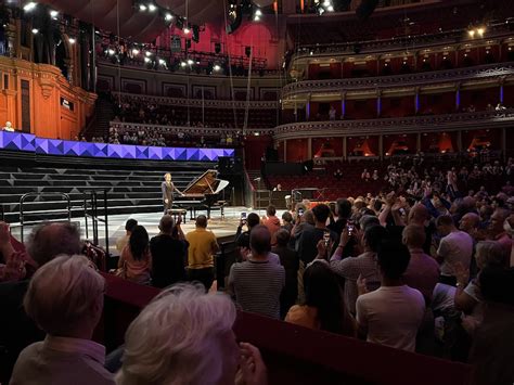 初心者でも安心ロンドンのクラシック音楽イベントBBC Proms ビービーシープロムス を見に行こう79月 ロンドン生活