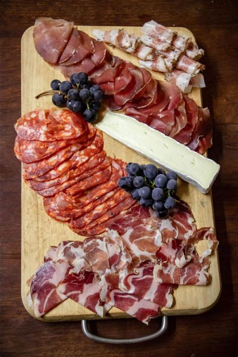 What Does A Traditional Charcuterie Board Have On It French And Italian