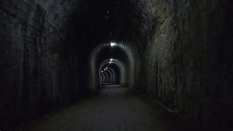 Un Antiguo T Nel Ferroviario El Atractivo Enclave Bajo Tierra En El