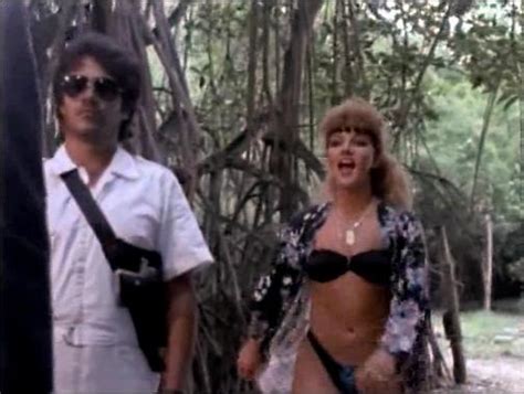 Naked Olivia Collins In En Peligro De Muerte