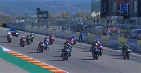 Motogp Si Spengono I Semafori In Spagna Il Video Della Partenza Del