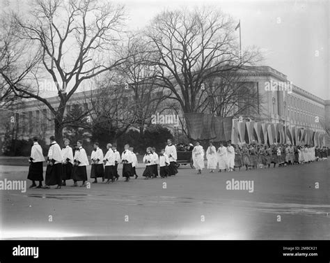 Woman Suffrage At Capitol With Banners Stock Photo Alamy