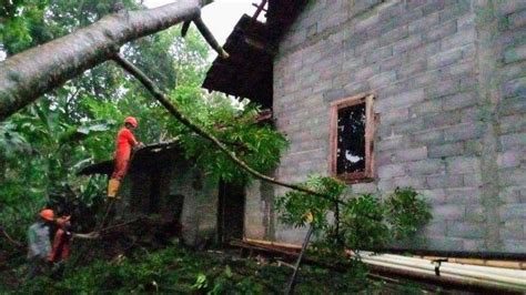 BREAKING NEWS Sejumlah Bangunan Di Karangmojo Gunungkidul Rusak