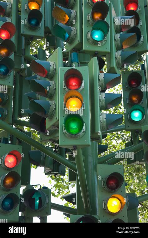 Traffic Light Sculpture Canary Wharf Stock Photo Alamy