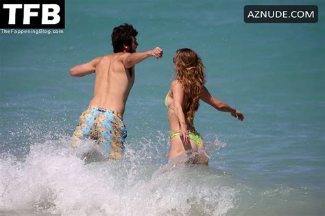 Nina Agdal Sexy Seen Flaunting Her Hot Figure In A Green Bikini On The Beach In Miami Aznude