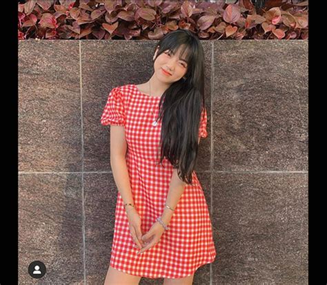 Vũ trụ hot girl thập kỷ mới vừa bước sang tuổi đã diện bikini khoe vòng một vượt cm