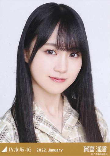 駿河屋 賀喜遥香バストアップ・レトロデザイン「乃木坂46 2022january」webshop 限定ランダム生写真（女性生写真）