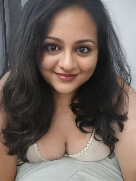BUSTY SEXY INDIAN MILF SELFSHOT PICS VIDEOS COLLECTION Desi New Semi Nude Masked No Face