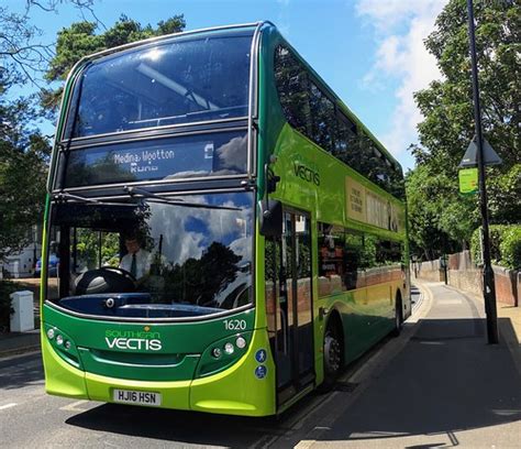 Southern Vectis Is On Staplers Road While On Route Flickr