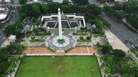 november   view  surabaya city  tugu pahlawan monument