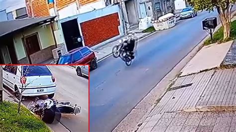 Video Iba Haciendo Willy Con La Moto Y Choc Contra Un Auto