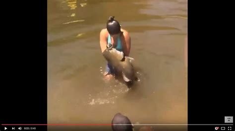 Video Girl Goes Redneck Fishing Catches Enormous Catfish With Bare