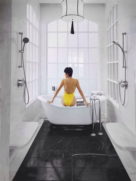 Quả bom sexy Việt lại khiến mày râu nhức nhối với hình diện bikini