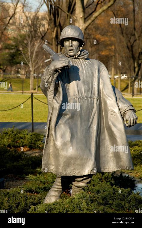 Soldiers Advancing Bronze Statues Korean War Veterans Memorial