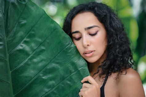 Premium Photo Beauty Portrait Of Brunette Girl In Palm Leaves