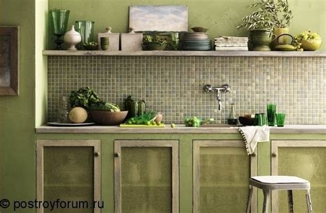 Спокойный оливковый цвет в интерьере кухни