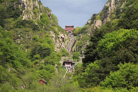 【携程攻略】泰安泰山风景区景点5月份去了泰山，泰山对于中国人来说，不仅是一座山，而且是一尊神。