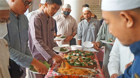 Masjid Darussalam Kota Wisata Kembali Gelar Sarapan Bersama Jamaah