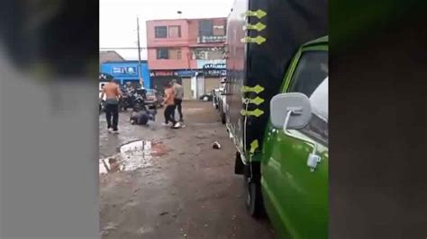 VIDEO Pelea a cuchillo frente a estación de Policía y Alcaldía