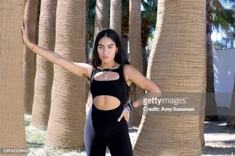 1 609 Photos Et Images Haute Résolution De Jessie Reyez Getty Images