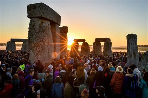 Stonehenge Summer Solstice 2019 Thousands Gather To Watch Sunrise On