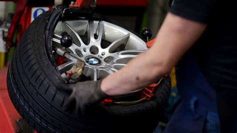 Reifen selber wechseln am Auto mit dieser Schritt für Schritt Anleitung