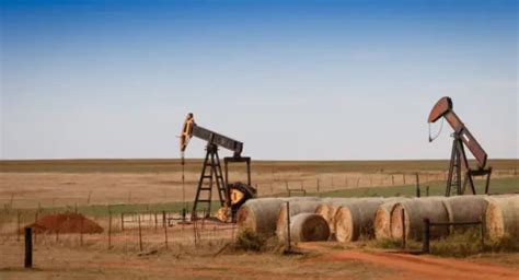 El petróleo de Texas abre con una bajada de 0 64