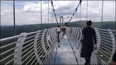 Man Trapped on Glass Bridge As It Shatters In China