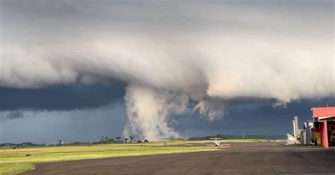 V Deo Nuvem Em Formato De Tornado Flagrada Em Chapec