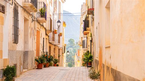 Your Trusty Travel Guide to Alicante | Plum Guide