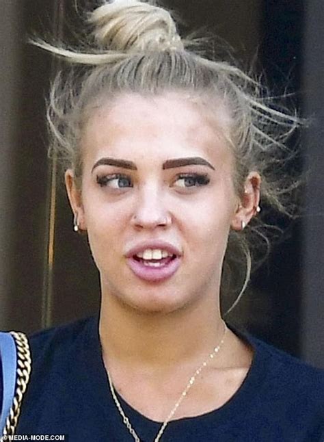 Hot Instagramer đình đám bất ngờ xuất hiện trong loạt ảnh không filter khiến dân mạng hoang mang