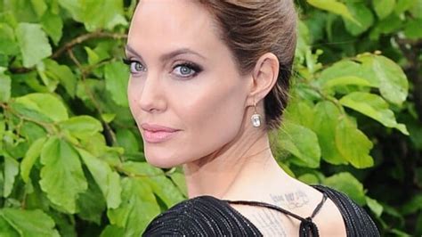 Photo Angelina Jolie Robe Atelier Versace Talons Saint Laurent