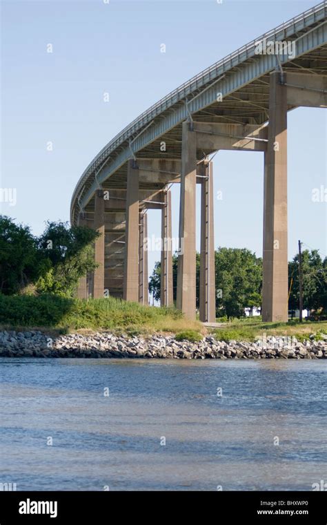 The Chesapeake City Bridge crosses the C&D Canal at Chesapeake City ...