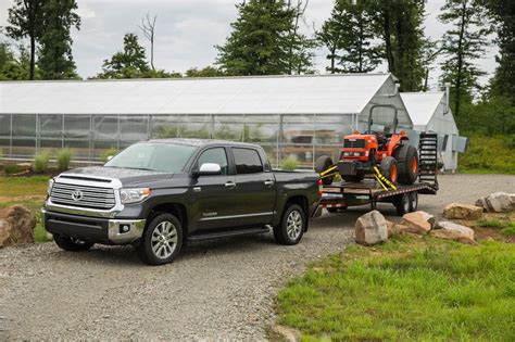 What Are the Toyota Tundra's Towing Features? | CARFAX