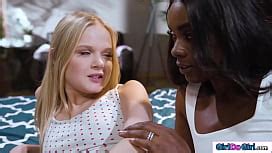 Hot Lesbian Scissoring During Steamy Massage XNXX